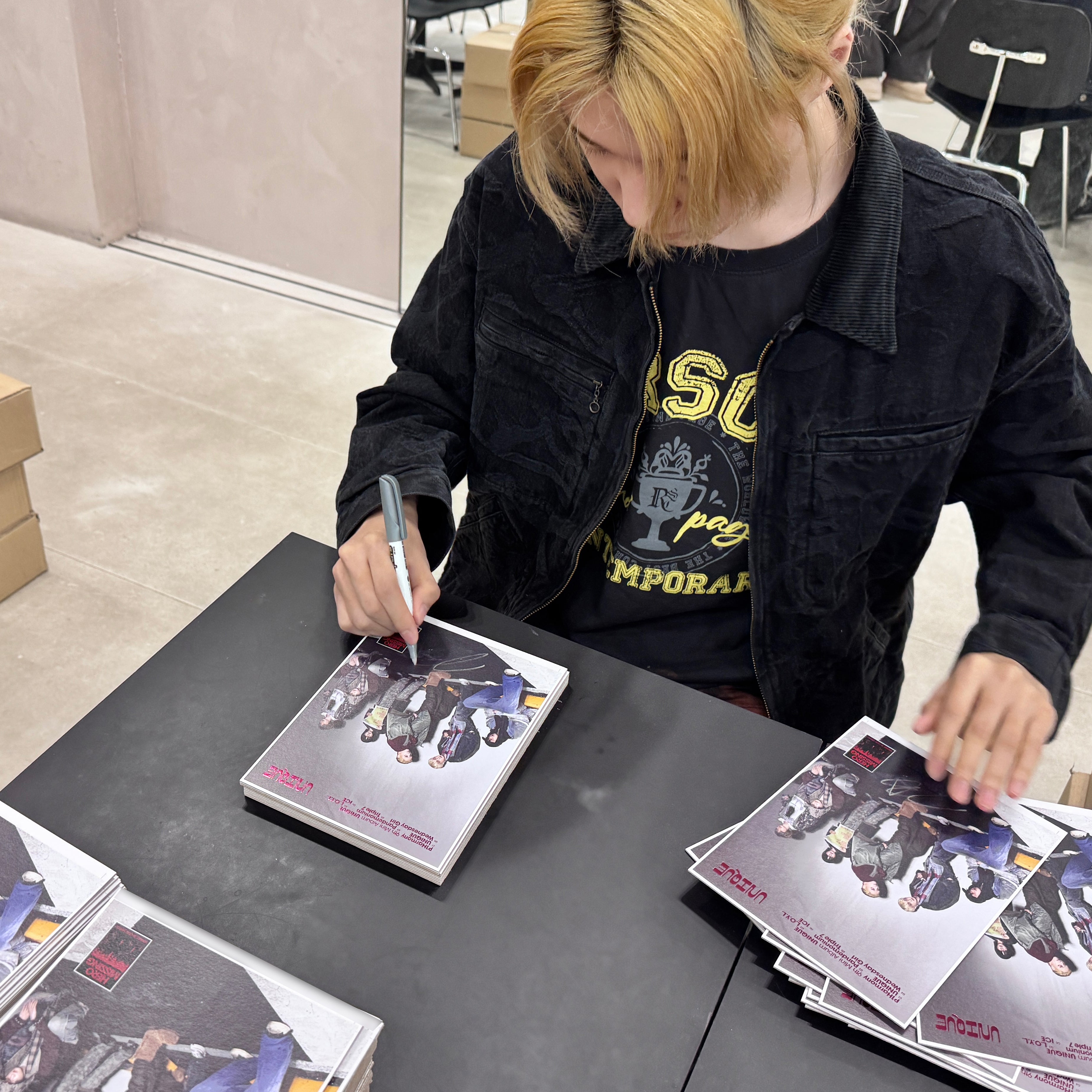 Signed] P1Harmony - UNIQUE – hello82.shop